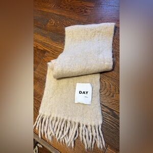Day Birger et Mikkelsen neutral made in Italy Cream Mohair-Blend wrap Scarf
